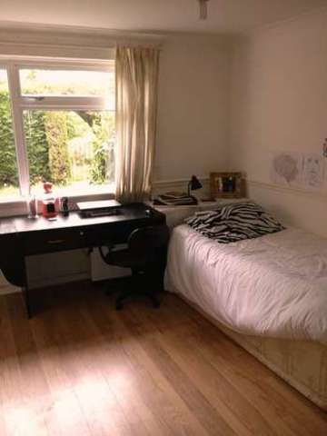  Image of 4 bedroom Detached house to rent in Lyall Place Farnham GU9 at Lyall Place  Farnham, GU9 0EQ