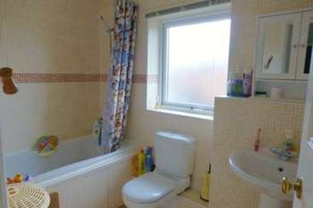  Image of 3 bedroom Detached house for sale in Lyneham Road Bicester OX26 at Lyneham Road  Bicester, OX26 4FD