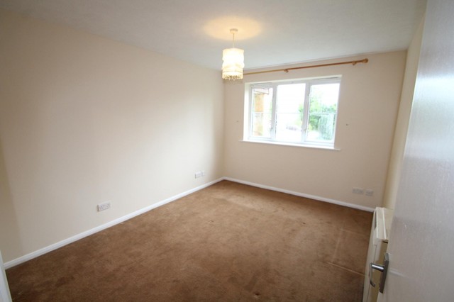  Image of 2 bedroom Flat to rent in Lyon Close Maidenbower Crawley RH10 at Maidenbower  Crawley, RH10 7ND