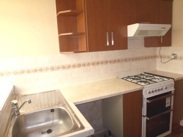  Image of 2 bedroom End of Terrace to rent in Maidstone Crescent Cosham Portsmouth PO6 at Portsmouth, PO6 3JZ