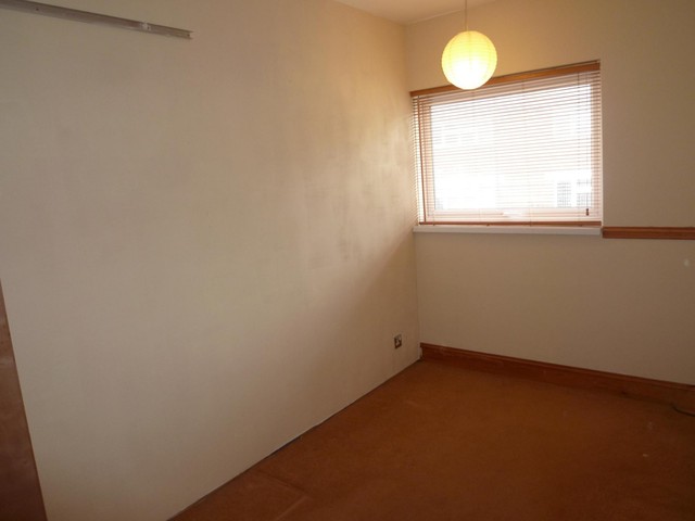  Image of 2 bedroom End of Terrace to rent in Maidstone Crescent Cosham Portsmouth PO6 at Portsmouth, PO6 3JZ