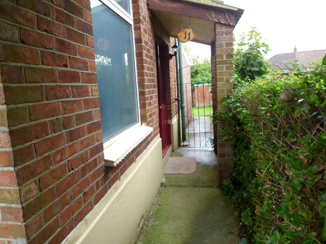  Image of 2 bedroom End of Terrace to rent in Maidstone Crescent Cosham Portsmouth PO6 at Portsmouth, PO6 3JZ