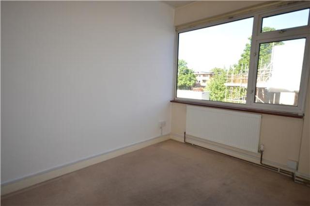  Image of 2 bedroom Flat to rent in Maldon Road Wallington SM6 at Maldon Road  Surrey, SM6 8BG