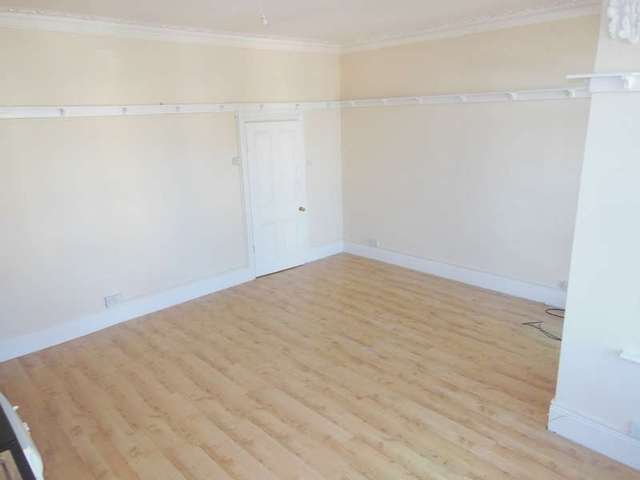  Image of 1 bedroom Flat to rent in Manor Road Westcliff-on-Sea SS0 at Westcliff-on-sea Westcliff-on-Sea, SS0 7SR