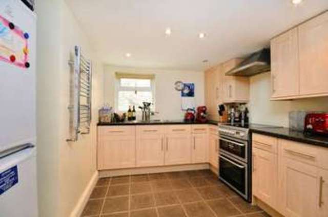  Image of 2 bedroom Flat to rent in Holland Road London W14 at Shepherds Bush W14 8HL Shepherds Bush, W14 8HL