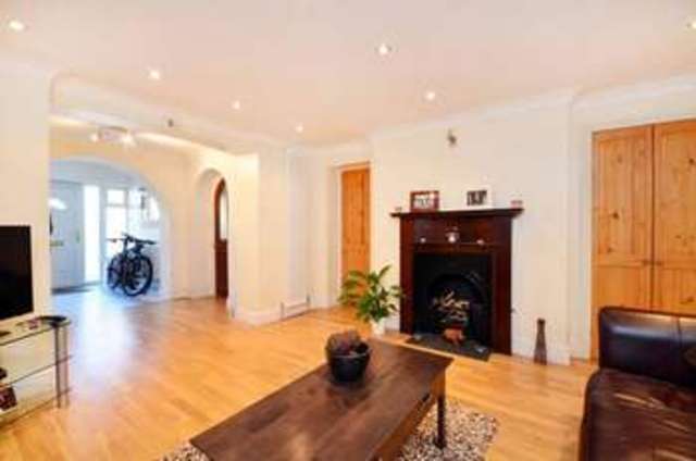  Image of 2 bedroom Flat to rent in Holland Road London W14 at Shepherds Bush W14 8HL Shepherds Bush, W14 8HL