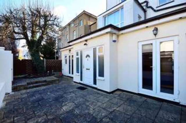  Image of 2 bedroom Flat to rent in Holland Road London W14 at Shepherds Bush W14 8HL Shepherds Bush, W14 8HL
