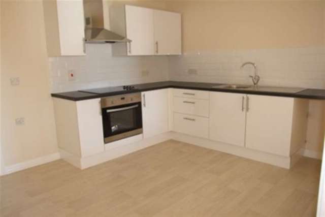  Image of 2 bedroom Flat to rent in Marks Court Southend-on-Sea SS1 at Southend-on-Sea, SS1 2RQ