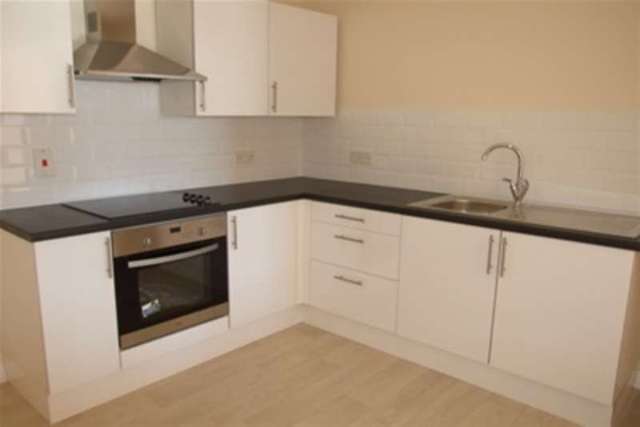  Image of 2 bedroom Flat to rent in Marks Court Southend-on-Sea SS1 at Southend-on-Sea, SS1 2RQ
