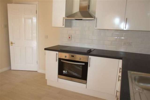  Image of 2 bedroom Flat to rent in Marks Court Southend-on-Sea SS1 at Southend-on-Sea, SS1 2RQ