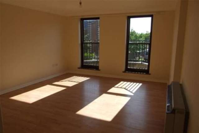  Image of 2 bedroom Flat to rent in Marks Court Southend-on-Sea SS1 at Southend-on-Sea, SS1 2RQ