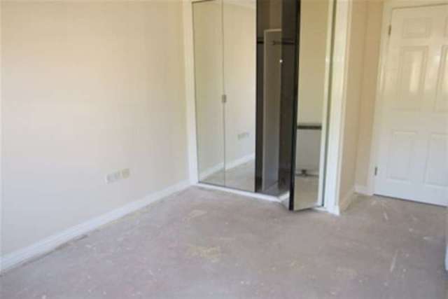  Image of 2 bedroom Flat to rent in Marks Court Southend-on-Sea SS1 at Southend-on-Sea, SS1 2RQ