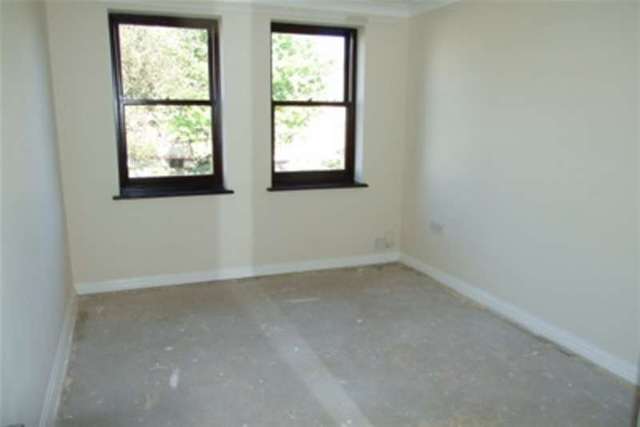  Image of 2 bedroom Flat to rent in Marks Court Southend-on-Sea SS1 at Southend-on-Sea, SS1 2RQ