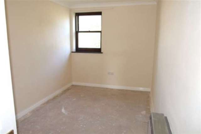  Image of 2 bedroom Flat to rent in Marks Court Southend-on-Sea SS1 at Southend-on-Sea, SS1 2RQ