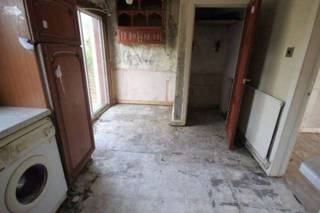  Image of 2 bedroom Semi-Detached house for sale in Meadowfield Place Newmains Wishaw ML2 at Meadowfield Place Newmains Wishaw, ML2 9QH