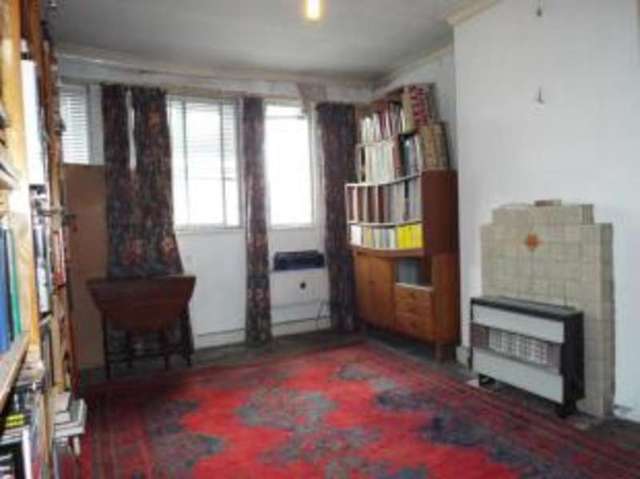  Image of 2 bedroom Flat for sale in Medway Parade Perivale Greenford UB6 at Perivale Greenford Perivale, UB6 8HP