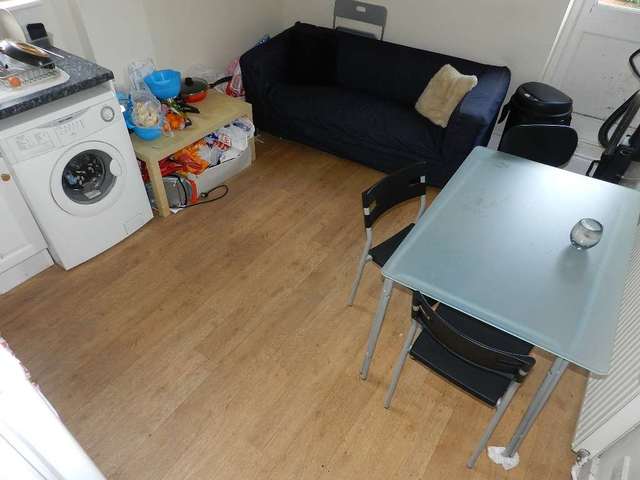  Image of 3 bedroom Semi-Detached house to rent in Mellison Road London SW17 at Mellison Road Tooting Broadway London, SW17 9AS