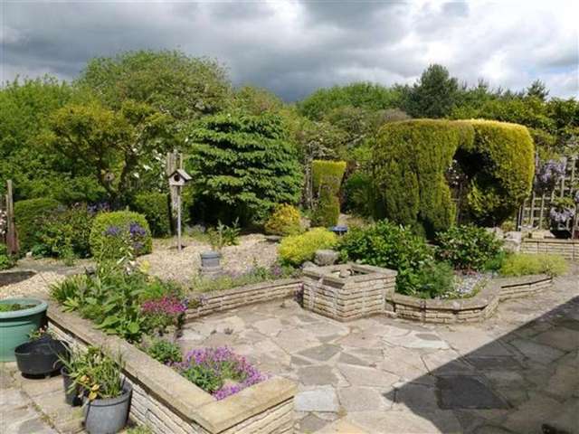  Image of 2 bedroom Detached house for sale in Mercia Drive Ancaster Grantham NG32 at Ancaster, NG32 3QQ