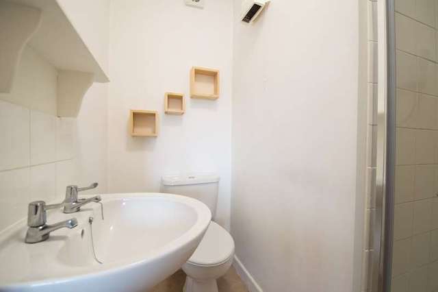  Image of 1 bedroom Flat to rent in Mersey Road Cheltenham GL52 at Cheltenham Gloucestershire, GL52 5PH