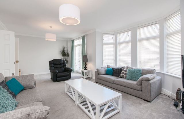  Image of 5 bedroom Detached house to rent in Mid Steil Edinburgh EH10 at Craiglockhart Edinburgh Edinburgh, EH10 5XB