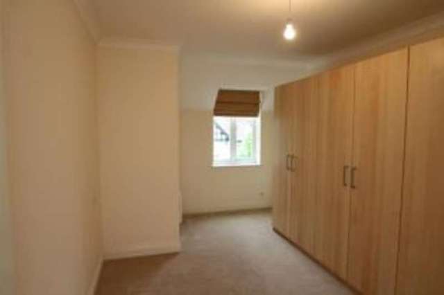  Image of 2 bedroom Flat for sale in Bingham Road Addiscombe Croydon CR0 at 26 Bingham Road Croydon Shirley, CR0 7EX
