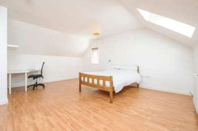  Image of 2 bedroom Flat for sale in Mill Street Wantage OX12 at Mill Street  Wantage, OX12 9NZ