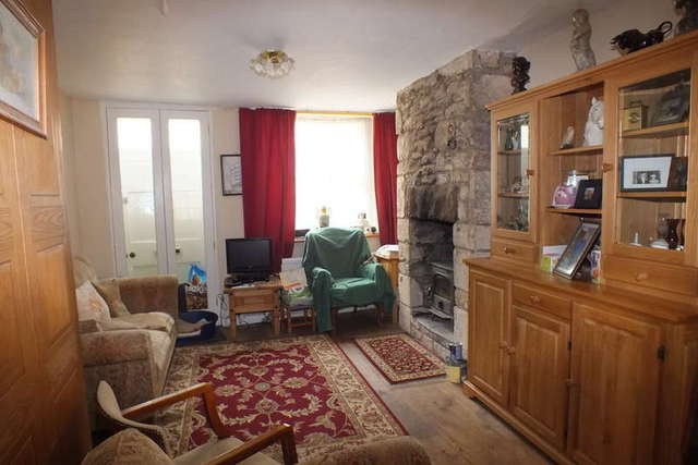  Image of 4 bedroom Terraced house for sale in High Street Minchinhampton Stroud GL6 at Minchinhampton Minchinhampton, GL6 9BN