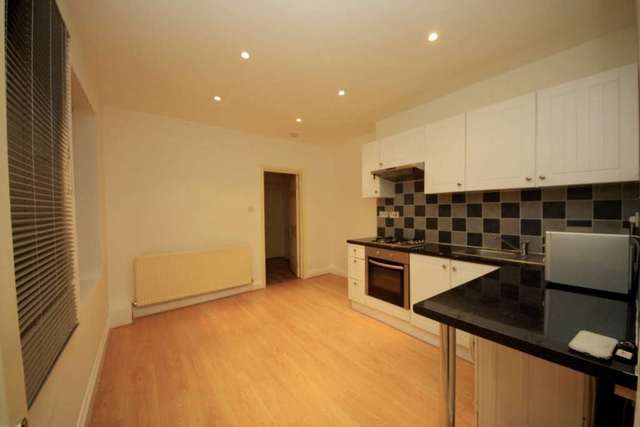  Image of 1 bedroom Flat to rent in Mitcham Road London SW17 at Mitcham Road Tooting Broadway London, SW17 9PB
