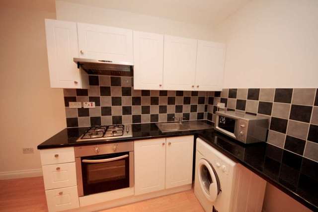 Image of 1 bedroom Flat to rent in Mitcham Road London SW17 at Mitcham Road Tooting Broadway London, SW17 9PB