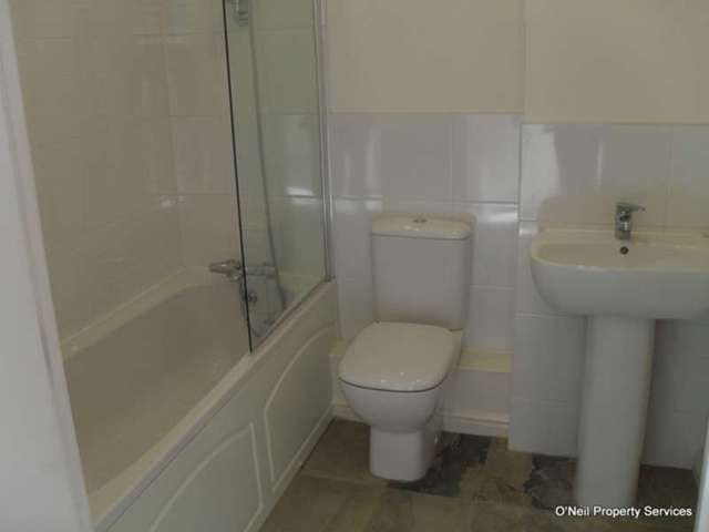  Image of 2 bedroom Flat to rent in Amersham Road Hazlemere High Wycombe HP15 at Amersham Road Hazlemere High Wycombe, HP15 7QW