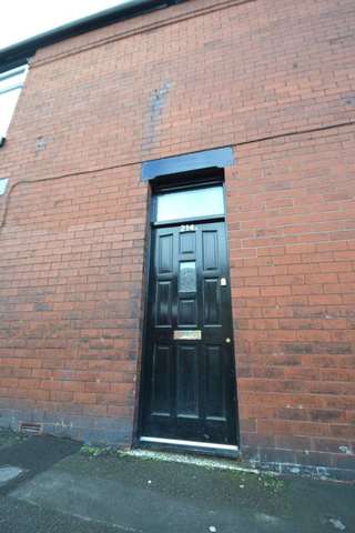  Image of 2 bedroom Flat to rent in Monton Road Eccles Manchester M30 at Monton Road Monton Manchester, M30 9LJ