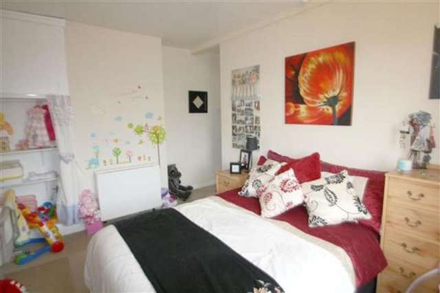  Image of 3 bedroom End of Terrace for sale in Moor Close Avenue Queensbury Bradford BD13 at Queensbury, BD13 2BS