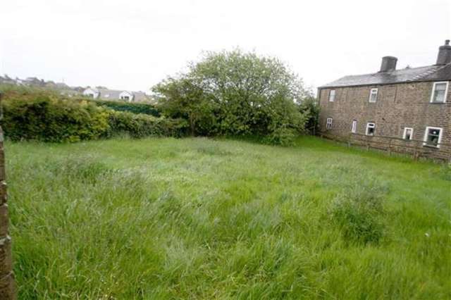  Image of 3 bedroom End of Terrace for sale in Moor Close Avenue Queensbury Bradford BD13 at Queensbury, BD13 2BS