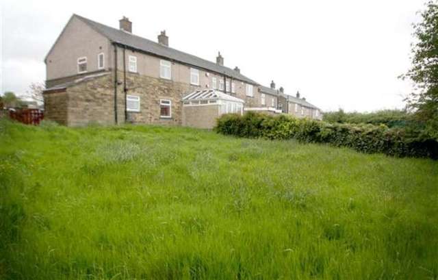  Image of 3 bedroom End of Terrace for sale in Moor Close Avenue Queensbury Bradford BD13 at Queensbury, BD13 2BS