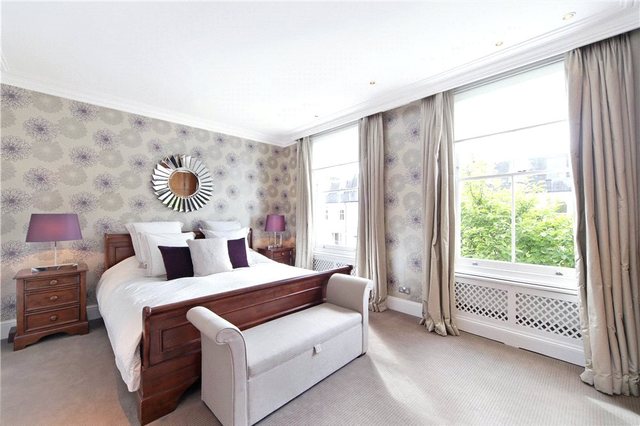  Image of 5 bedroom Terraced house to rent in Moore Park Road London SW6 at Moore Park Road  London, SW6 4PP