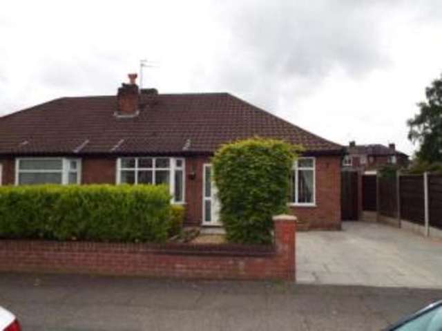  Image of 2 bedroom Bungalow for sale in Moston Lane East Failsworth Manchester M40 at New Moston Manchester Failsworth, M40 3GJ