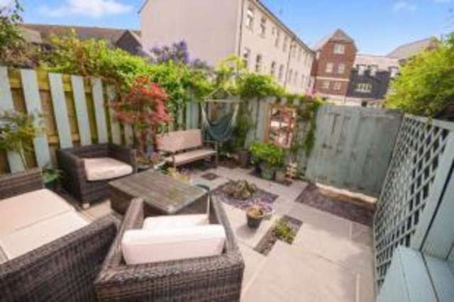  Image of 3 bedroom Terraced house for sale in Surrey Street Littlehampton BN17 at Surrey Street Littlehampton Littlehampton, BN17 5DZ