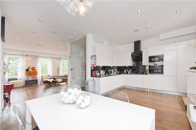  Image of 3 bedroom Flat for sale in Nevern Square London SW5 at Nevern Square  London, SW5 9NN