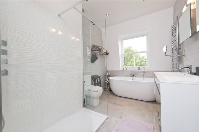  Image of 3 bedroom Flat for sale in Nevern Square London SW5 at Nevern Square  London, SW5 9NN