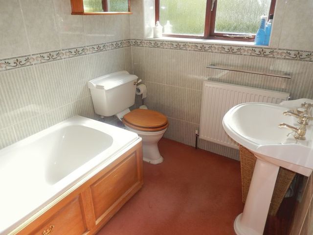  Image of 4 bedroom Detached house for sale in Nevile Drive Kinoulton Nottingham NG12 at Nevile Drive Kinoulton Nottingham, NG12 3EE