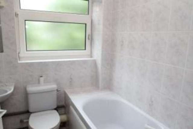  Image of 1 bedroom Flat for sale in Canning Road Addiscombe Croydon CR0 at 33 Canning Road Croydon Croydon, CR0 6QE