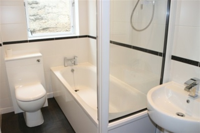  Image of 1 bedroom Flat to rent in New Kirk Road Bearsden Glasgow G61 at Bearsden East Dunbartonshire East Dunbartonshire, G61 3SJ