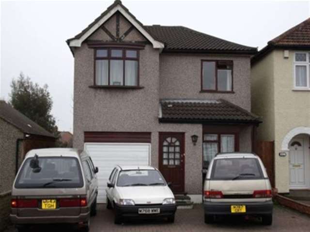  Image of 4 bedroom Detached house to rent in New North Road Ilford IG6 at New North Road  Ilford, IG6 3BS