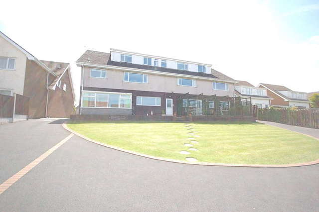 Image of 2 bedroom Flat to rent in Newton Drive Blackpool FY3 at Blackpool Lancashire, FY3 8JE