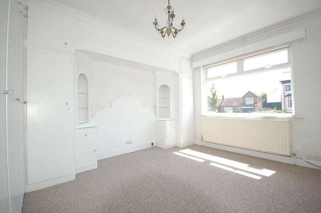  Image of 2 bedroom Flat to rent in Newton Drive Blackpool FY3 at Blackpool Lancashire, FY3 8JE