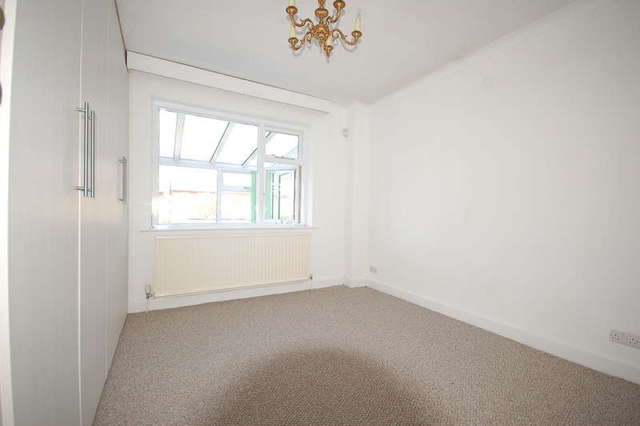  Image of 2 bedroom Flat to rent in Newton Drive Blackpool FY3 at Blackpool Lancashire, FY3 8JE