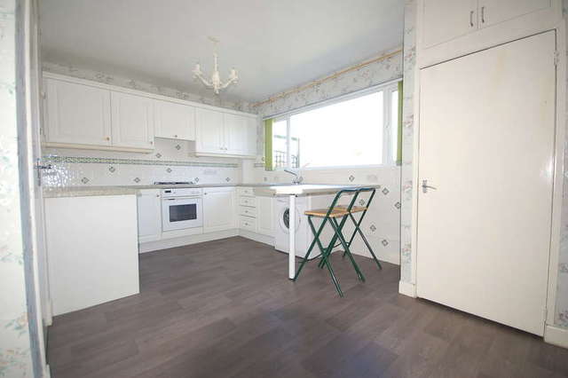  Image of 2 bedroom Flat to rent in Newton Drive Blackpool FY3 at Blackpool Lancashire, FY3 8JE