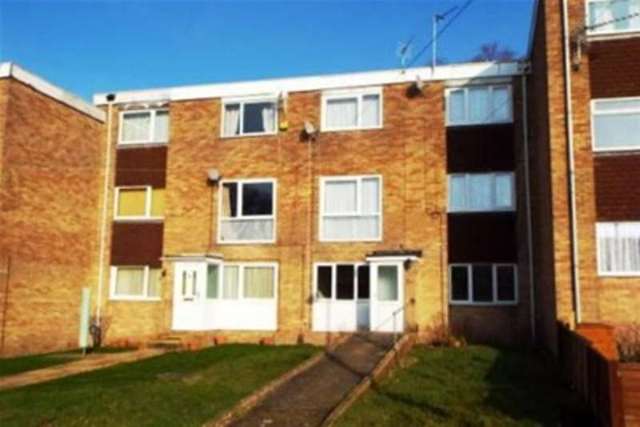  Image of 2 bedroom Maisonette to rent in Hawkhurst Close Southampton SO19 at Southampton, SO19 9AX