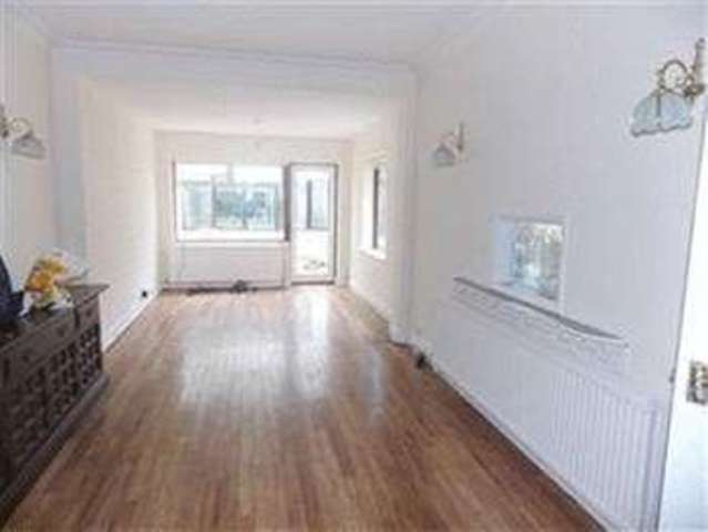  Image of 4 bedroom Semi-Detached house to rent in Northwick Avenue Harrow HA3 at Northwick Avenue  Harrow, HA3 0AB