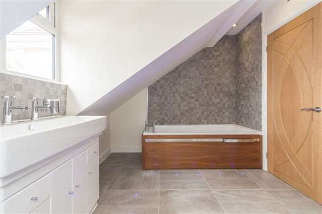  Image of 4 bedroom Detached house for sale in Oak Tree Lane Cookhill Alcester B49 at Oak Tree Lane  Cookhill, B49 5LH